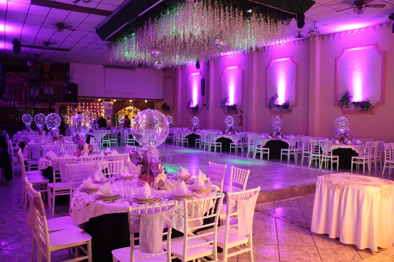 Decoración con globos XV años en Salon Magno Ecatepec